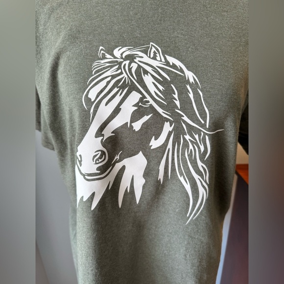 NEW Adult Medium Equestrian Horse Green T-Shirt Custom - Picture 2 of 5